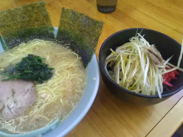 「金曜はラーメン350円麺硬め油多め+ネギ丼200円」@ラーメンショップ 野田店の写真