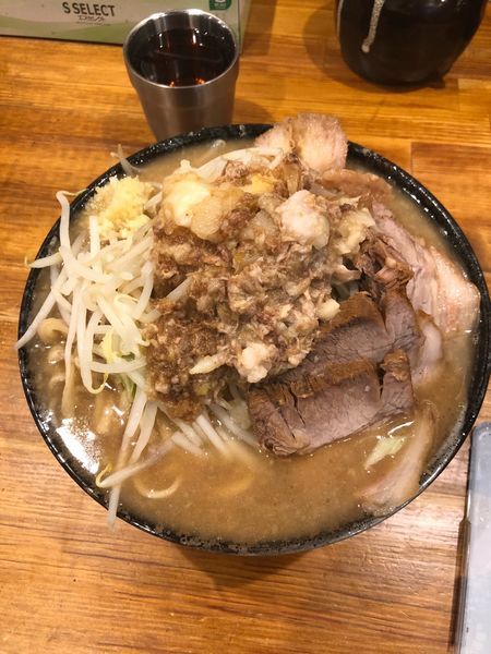 「チャーシュー麺中盛880円 ヤサイアブラ」@ラーメン盛太郎の写真