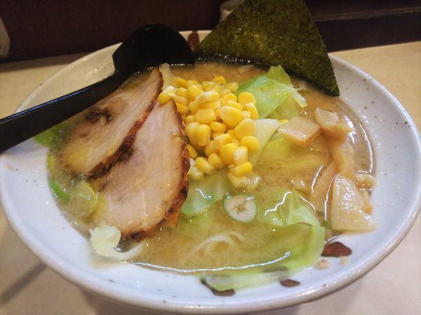 「期間限定、背脂たっぷり白味噌らーめん900円」@大龍軒 小作店の写真