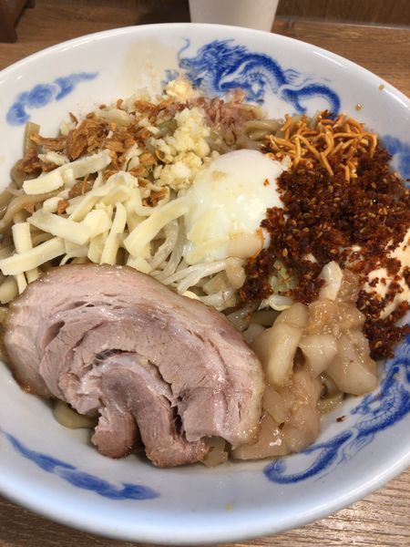 「まぜそば温玉のせ 全増し辛味トリプル」@ジャンクガレッジ 東大宮店の写真