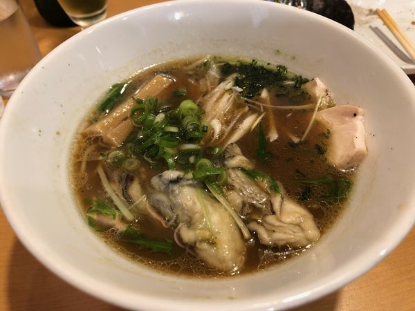 「牡蠣醤油らーめん」@醤油と貝と麺そして人と夢の写真