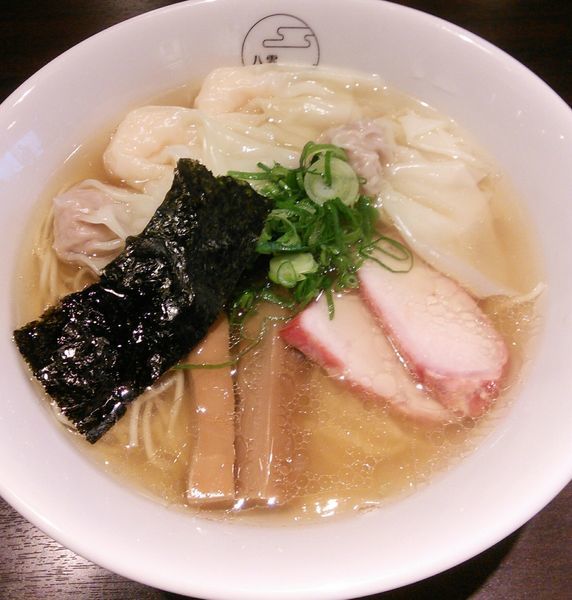 「特製ワンタン麺ハーフ白だし　１０００円」@八雲の写真