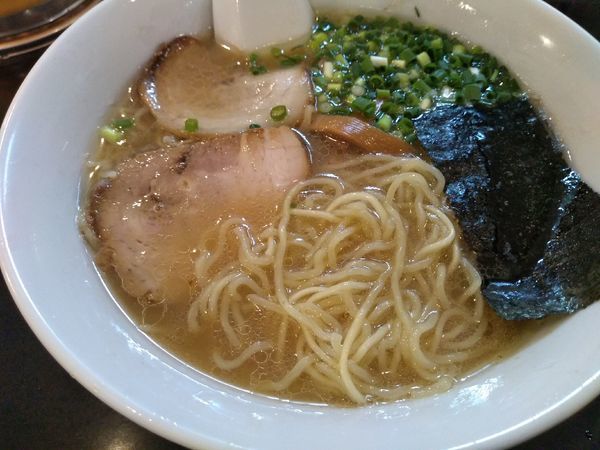 「特製らーめん 650円 (麺硬め)」@らーめん 茂木の写真