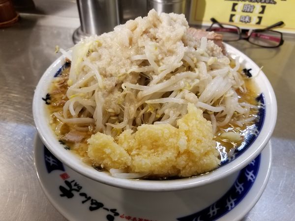 「限定味噌+コマ切れ豚(880円)」@らーめん大 池袋店の写真