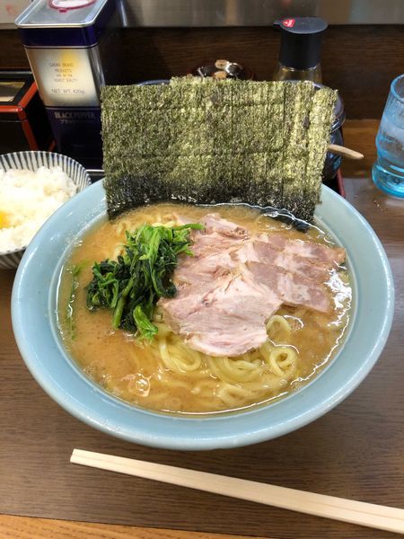 「ラーメン大 固め濃いめ多め  チャーシュー 海苔  小ライス」@寿々㐂家の写真