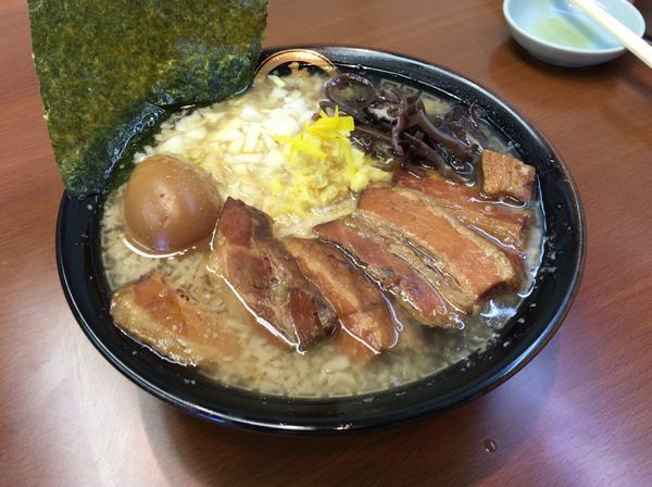 「【19.20.21日限定】生姜背脂煮干チャーシュー麺＋角煮味付玉」@中華蕎麦 丸め 東久留米店の写真