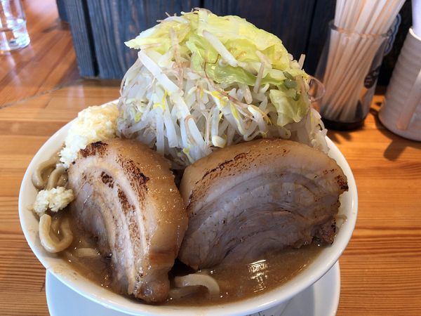 「ラーメン(750円)ヤサイニンニク増し、アブラ無し」@ラーメン縁次の写真