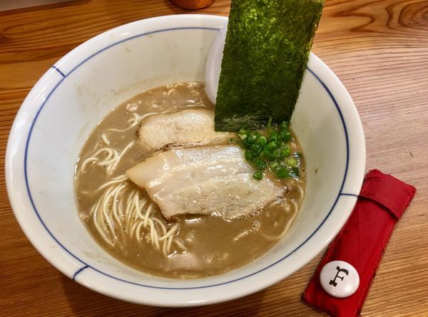 「変り系 煮干しとんこつラーメン」@別邸三く 豚骨らーめん 真真の写真