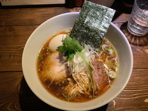 「鶏そば醤油850円、味玉100円」@神田とりそば なな蓮の写真