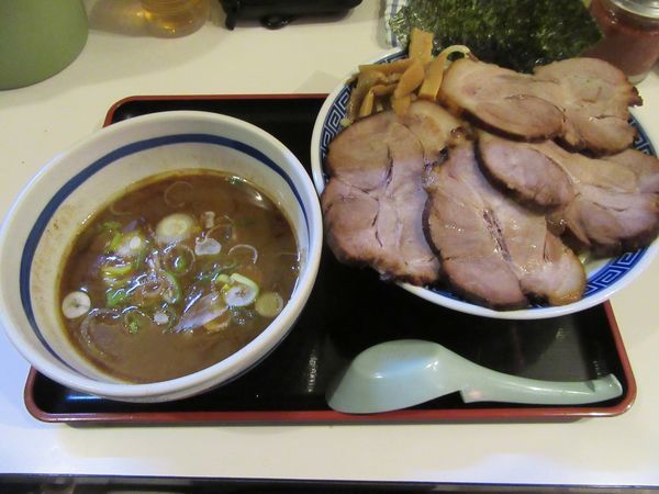 「限定　ロースチャーシューつけ麺（１１００円）＋大盛１００円」@麺屋ゆうの写真