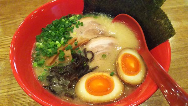 「とんこつらぁめんスペシャル￥８００+替玉￥１００」@麺屋 ふうの写真