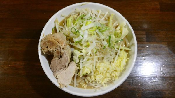 「らーめん 豚一切れ¥890／にんにくアブラねぎ¥0」@ちばから 渋谷道玄坂店の写真