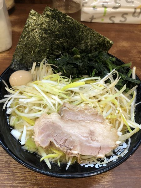 「ネギラーメンほうれん草増し固め多め」@町田商店 横浜駅前店の写真