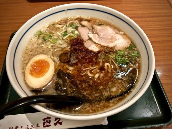 「直久こく旨ラーメン醤油＋辛味」@らーめん直久 青山店の写真