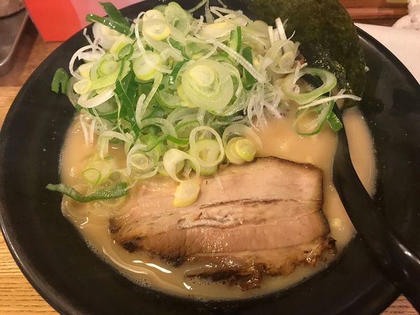 「きんからーめん+ねぎ 850円 太麺固め 炒飯500円」@元祖きんかどう 座間本店の写真