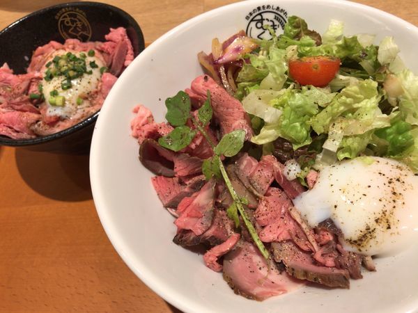 「【Handicraft Works】熟成ローストビーフ油そば」@むぎくらべの写真