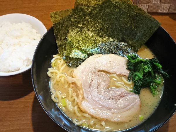 「濃厚豚骨ら～めん￥750＋小ライス（サービス）」@歩家の写真