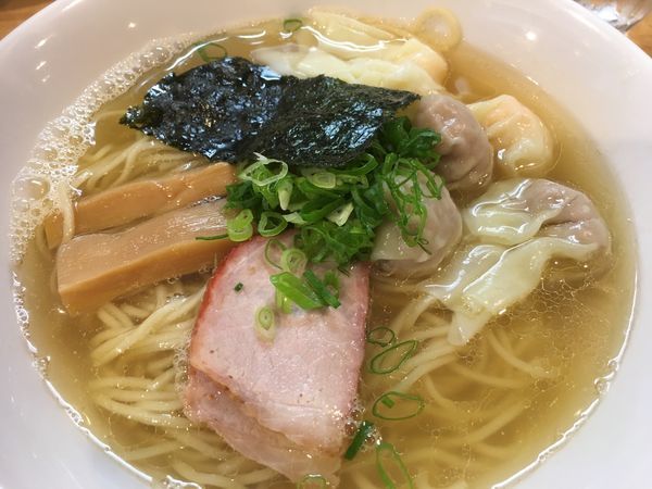 「特製ワンタン麺 白だし」@支那そば 大和 稲荷町本店の写真