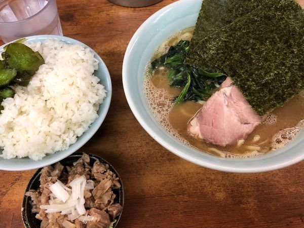 「ラーメン 650円 コマチャー 150円 ライス大」@横浜ラーメン 武蔵家 船橋店の写真