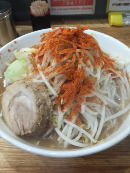 「ラーメン(並)760円ちょい辛」@デカ盛り戦隊 豚レンジャーの写真