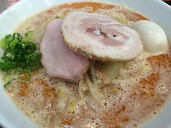 「甘エビ味噌ラーメン￥850、巻き豚チャーシュー￥100、味玉」@味噌ラーメン 雪ぐにの写真