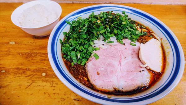 「麻婆麺(中)＋山椒増し増し・ニラ増し・半ライス」@口樂の写真