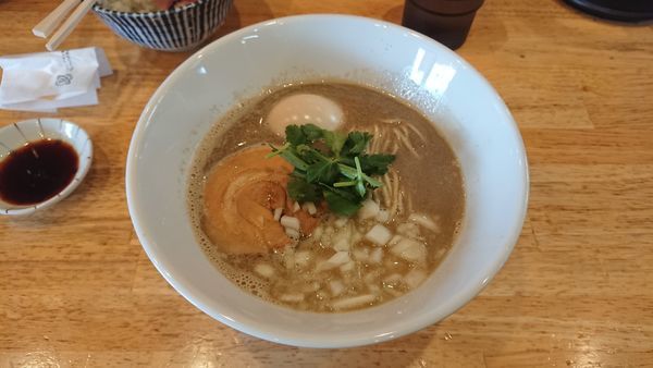 「【限定】愛媛県産の煮干しそば 750円 + 海鮮丼 430円」@寿製麺よしかわ 坂戸店の写真