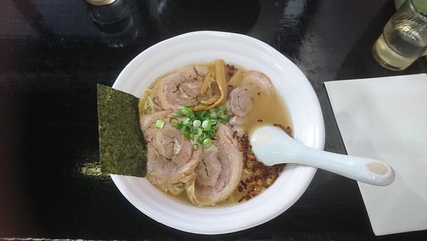 「塩チャーシュー麺」@らーめん 麺の月の写真