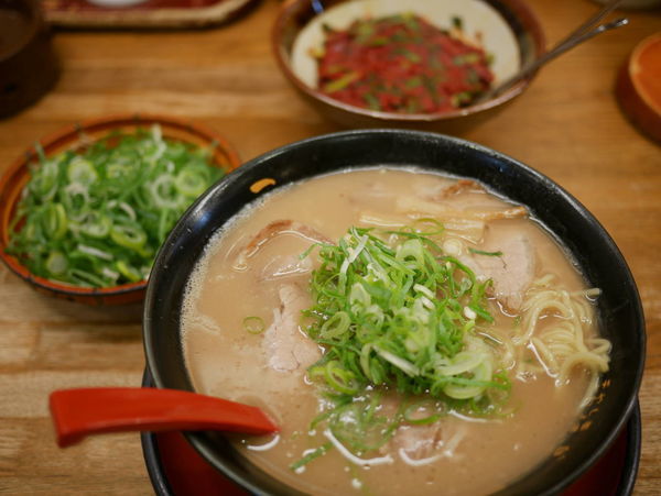 「特製ラーメン 麺硬め＋ネギ多め」@うま屋ラーメン 錦店の写真