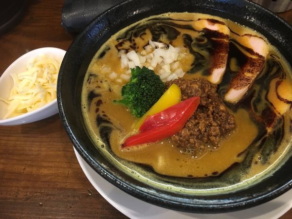 「限定　咖喱らぁめん＋チーズ＋半ライス」@麺匠 ことぶきの写真