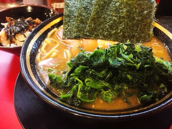 「チャーシューメン＋ほうれん草＋半チャーシューまぶし」@家系ラーメン 熊田家の写真