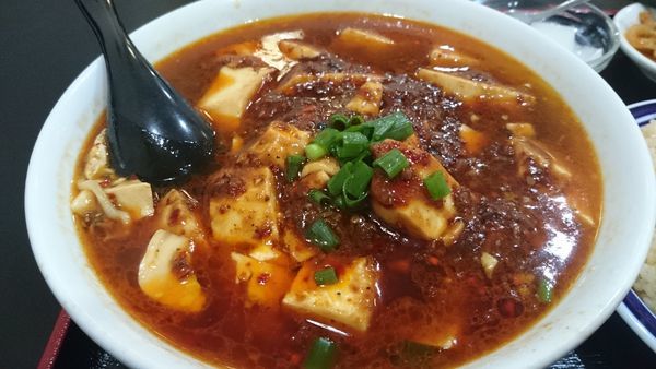 「マーボー豆腐麺＋半チャーハン（750円）」@麻婆香の写真