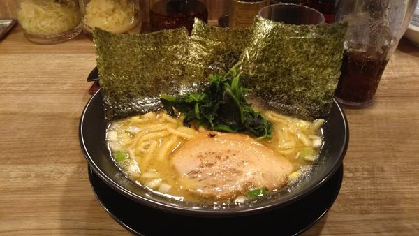 「豚骨ラーメン醤油」@横浜家系ラーメン 武骨家 水戸エクセル南店の写真