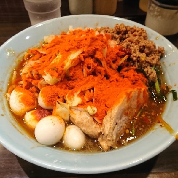 「ヒーヒー麺 うずら」@立川マシマシ 8号店の写真