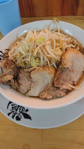 「ガッツリらーめん　チャーシュートッピング」@らーめん志恩の写真