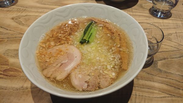 「塩らぁ麺1050円+大盛160円」@支那そばや 新横浜ラーメン博物館店の写真
