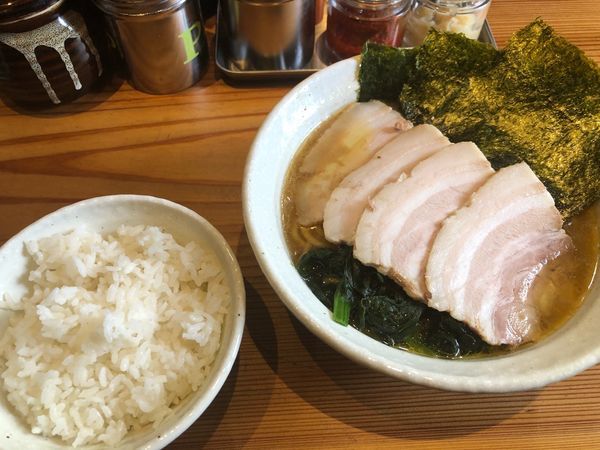 「チャーシュー並硬め濃いめ、ランチ無料ライス」@横浜家系ラーメン 満月家の写真