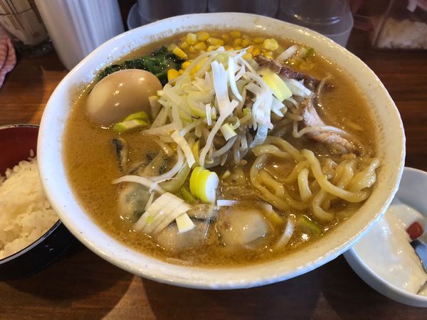 「【限定】牡蠣味噌ラーメン1000円」@らーめん・つけめん 八角の写真
