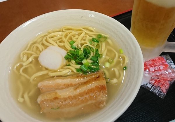 「沖縄そば ￥680」@沖縄料理 なんくるないさー マークイズみなとみらい店の写真