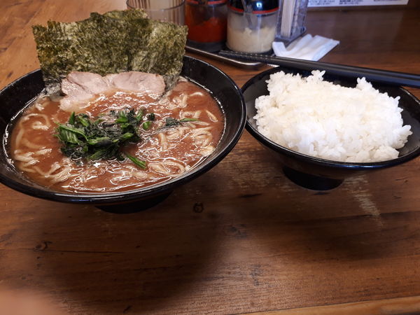 「ラーメン(味濃め、油多め)」@横浜家系らーめん 武道家 吉祥寺店の写真