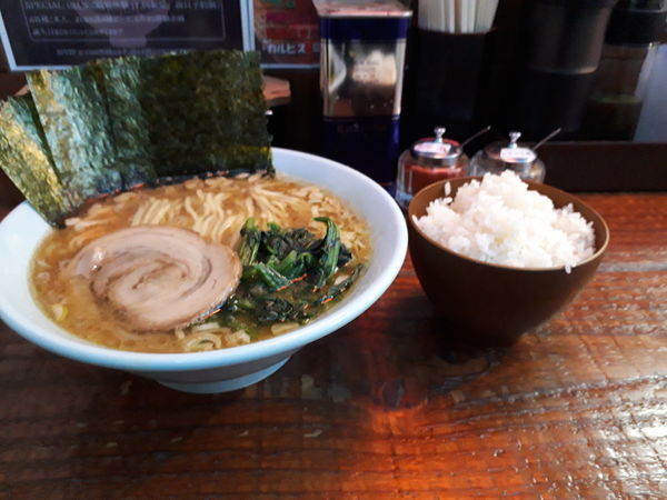 「ラーメン(味濃め、油多め)」@横浜家系ラーメン いとし家の写真
