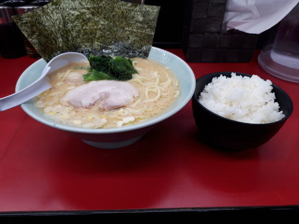 「ラーメン(味濃め、油多め)」@横浜家系ラーメン 立川 壱七家の写真