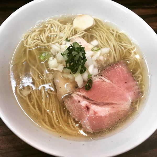 「白醤油中華そば」@中華そば 梟の写真