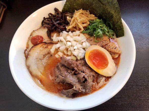 「きまぐれ限定裏メニュー 肉そば 旨辛豚骨」@麺屋 シロサキの写真