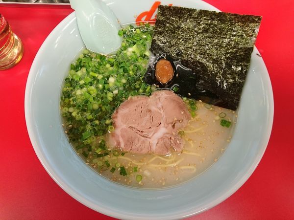 「朝ラーメン（硬め、多め）＋小ネギ増し＋替え玉（硬め）」@山岡家 前橋野中店の写真