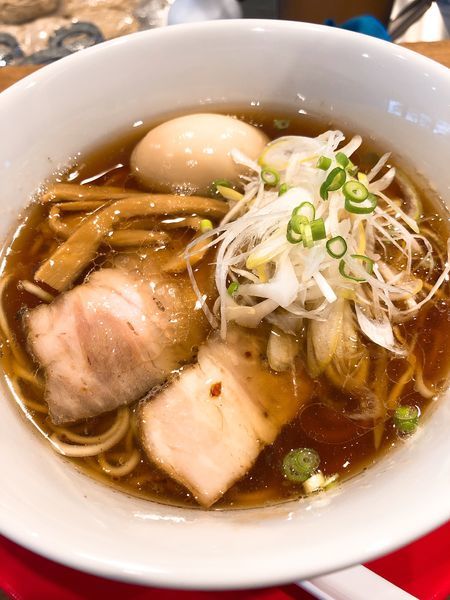 「そば（醤油）¥800＋半熟味付玉子 ¥100」@メンヤ シモヤマの写真