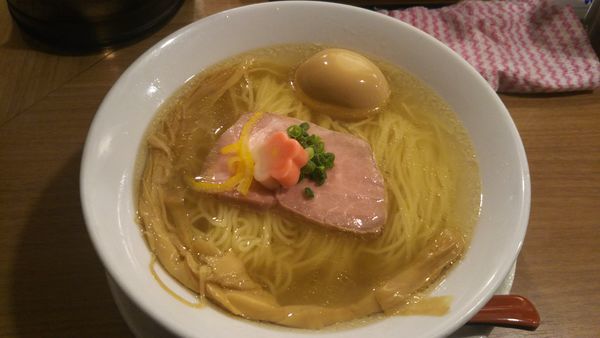 「鯛塩そば 半熟卵」@鯛塩そば 灯花 本店の写真