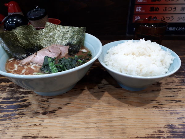 「ラーメン(味濃め、油多め)」@らーめん武道家 口の写真