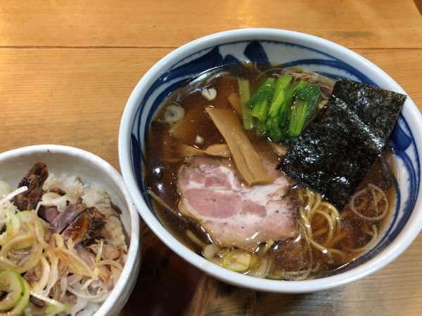 「醤油らーめん + チャーシュウ飯 +ゆで卵(サービス)」@らーめん たきたろうの写真