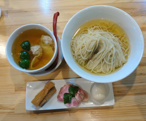 「特級白醤油つけ麺 限定焼豚」@自家製麺 くろ松の写真